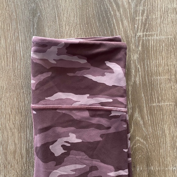 Athleta Elation Camo 7/8 leggings mauve flora - Picture 3 of 4